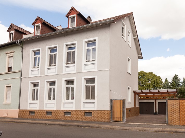 Objekt 423: Historisches 2-Familienhaus mit Doppelgarage im Zentrum von Gernsheim